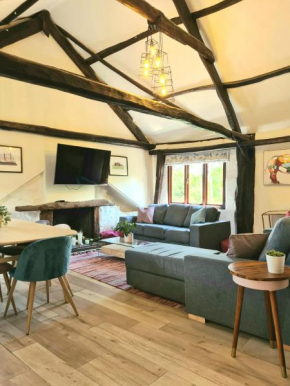 Historic Property with Stunning Views (Walk to the pub)